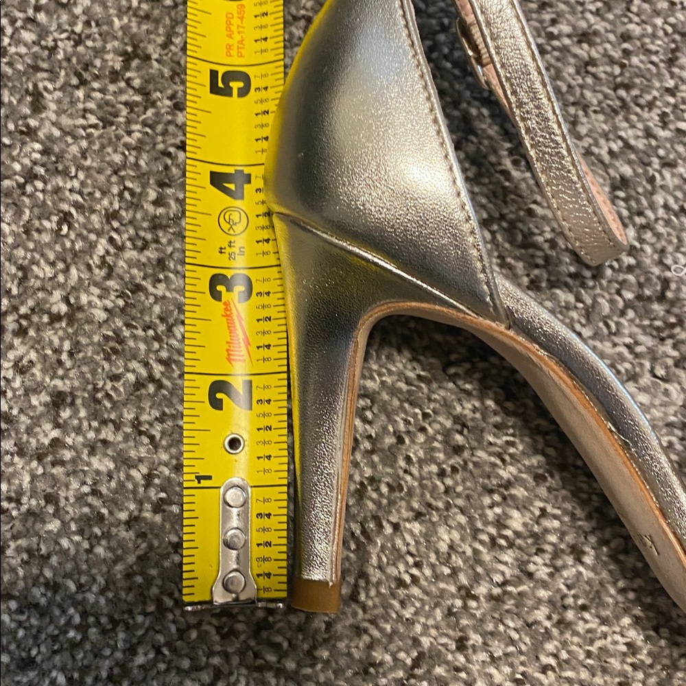 Kate Spade Gold Bow Heels - Picture 10 of 10